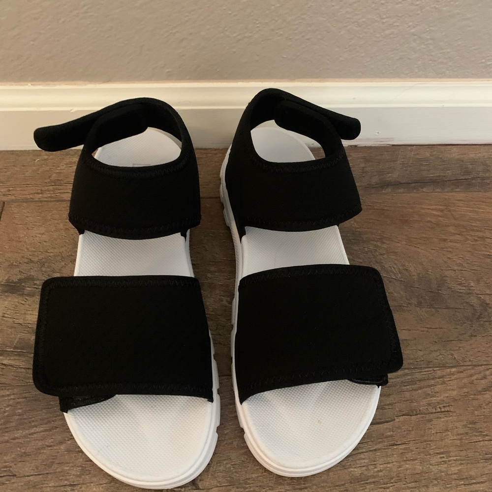 Hunter Sandals